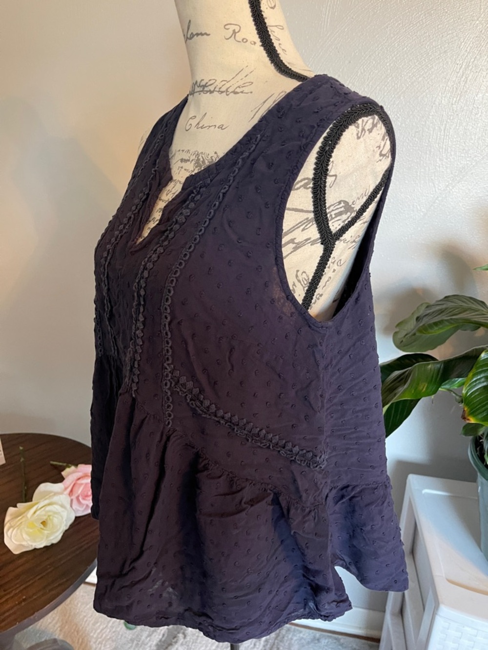 Merona Navy Swiss Dot Sleeveless Peplum Blouse Size Medium Boho Top - Picture 2 of 5